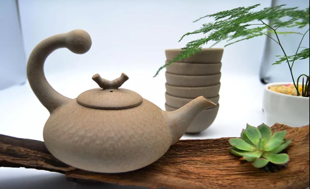 粗瓷茶具-擺放在茶席上的一枝獨(dú)秀茶具套裝 粗瓷茶具-擺放在茶席上的一枝獨(dú)秀茶具套裝